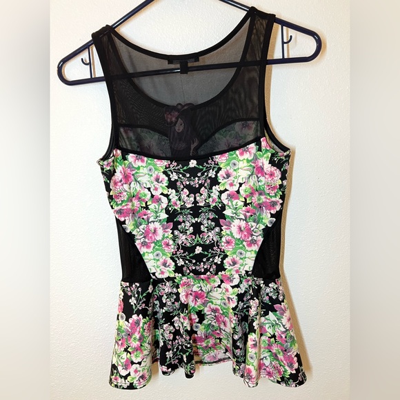 NWT Soprano Floral Pink and Black Peplum Sleeveless Top Women’s Size Small - Picture 2 of 4